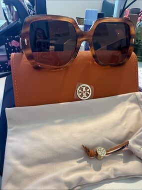 Tory Burch Tortoise Sunglasses with logo case NWOT